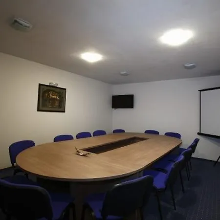 Grand Montana מלון דירות 2*